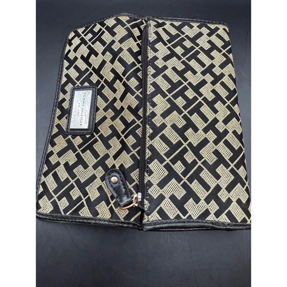 Tommy Hilfiger Women's Wallet Clutch Signature Monogram Black Beige Snap Closure